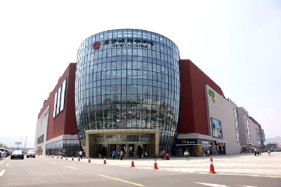 鑫江東方城商場(chǎng)玻璃幕墻清洗