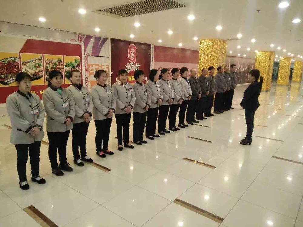 美食廣場(chǎng)保潔托管服務(wù)現(xiàn)場(chǎng)